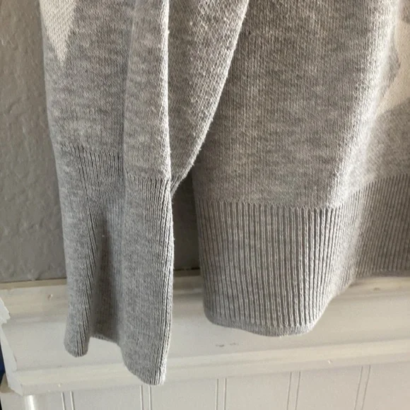 Ladies pull over “light “ sweater size S (but fits more like a M) gray/white - Picture 3 of 14